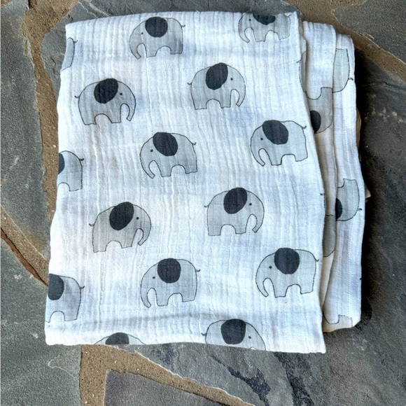 New🌟Anthropologie Muslin Swaddle Blankets - Baby Elephants - Picture 2 of 4